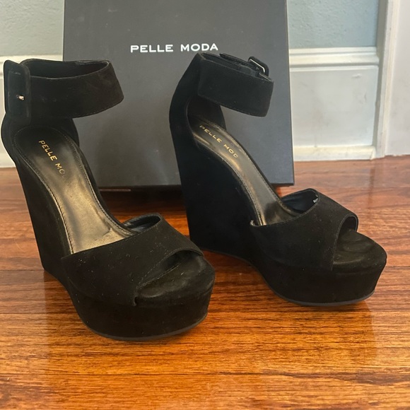 Pelle Moda Suede Platforms Size 6 - Picture 1 of 1